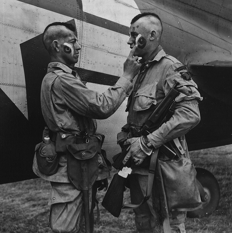800px-Paratrooper_applies_war_paint_111-SC-193551cropped.jpg