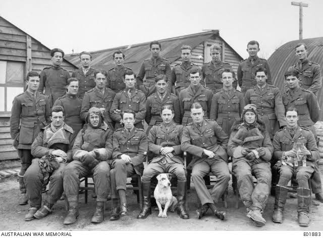 e01883-officers-of-no-2-squadron-australian-flying-corps-at-savy-france-on-25-march-1918.jpg