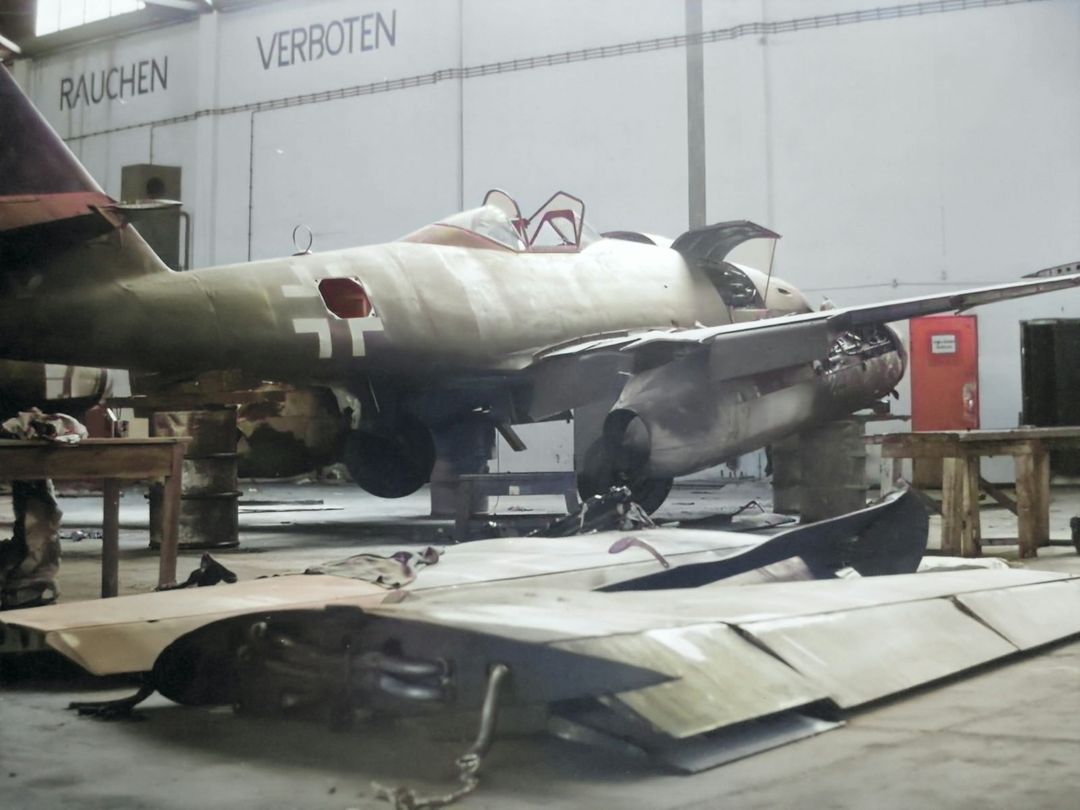Me 262 abandoned in Salzburg, May 1945.jpg