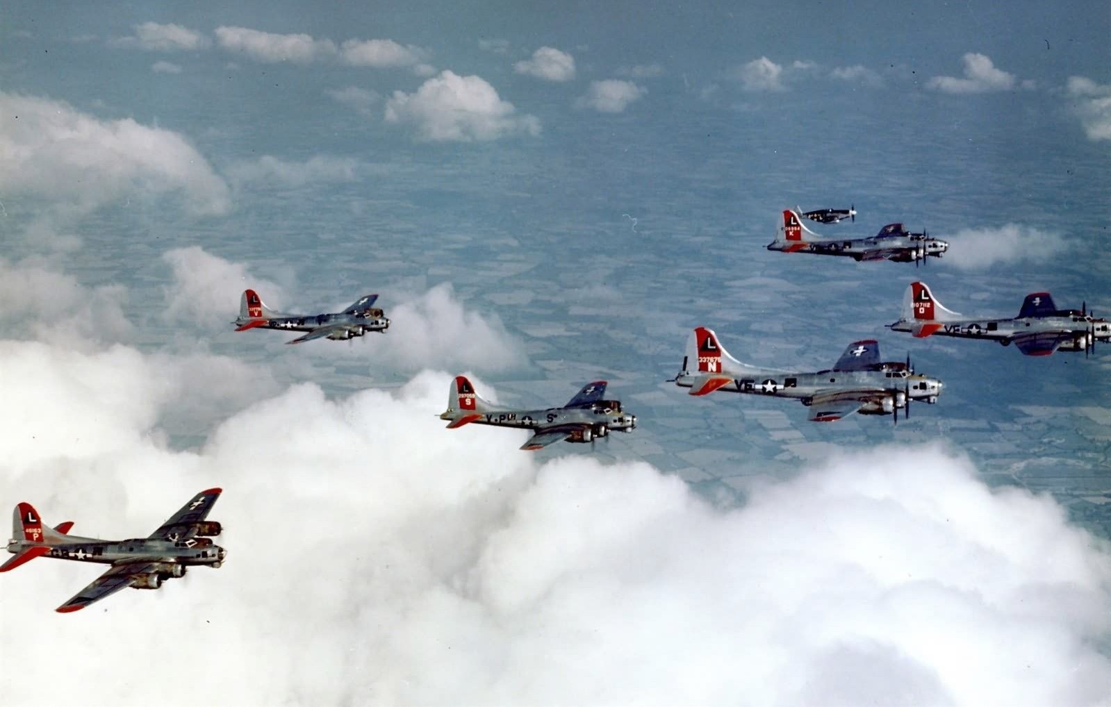 381st_Bomb_Group_B-17_formation_in_color_3~2.jpg