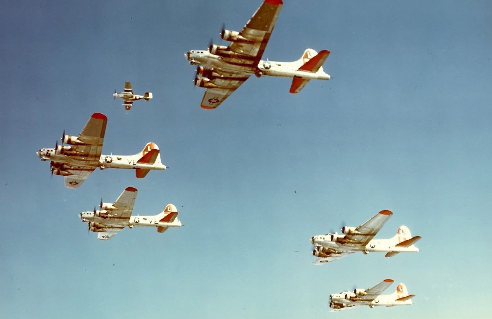 381st_Bomb_Group_B-17_formation_in_color_5~2.jpg
