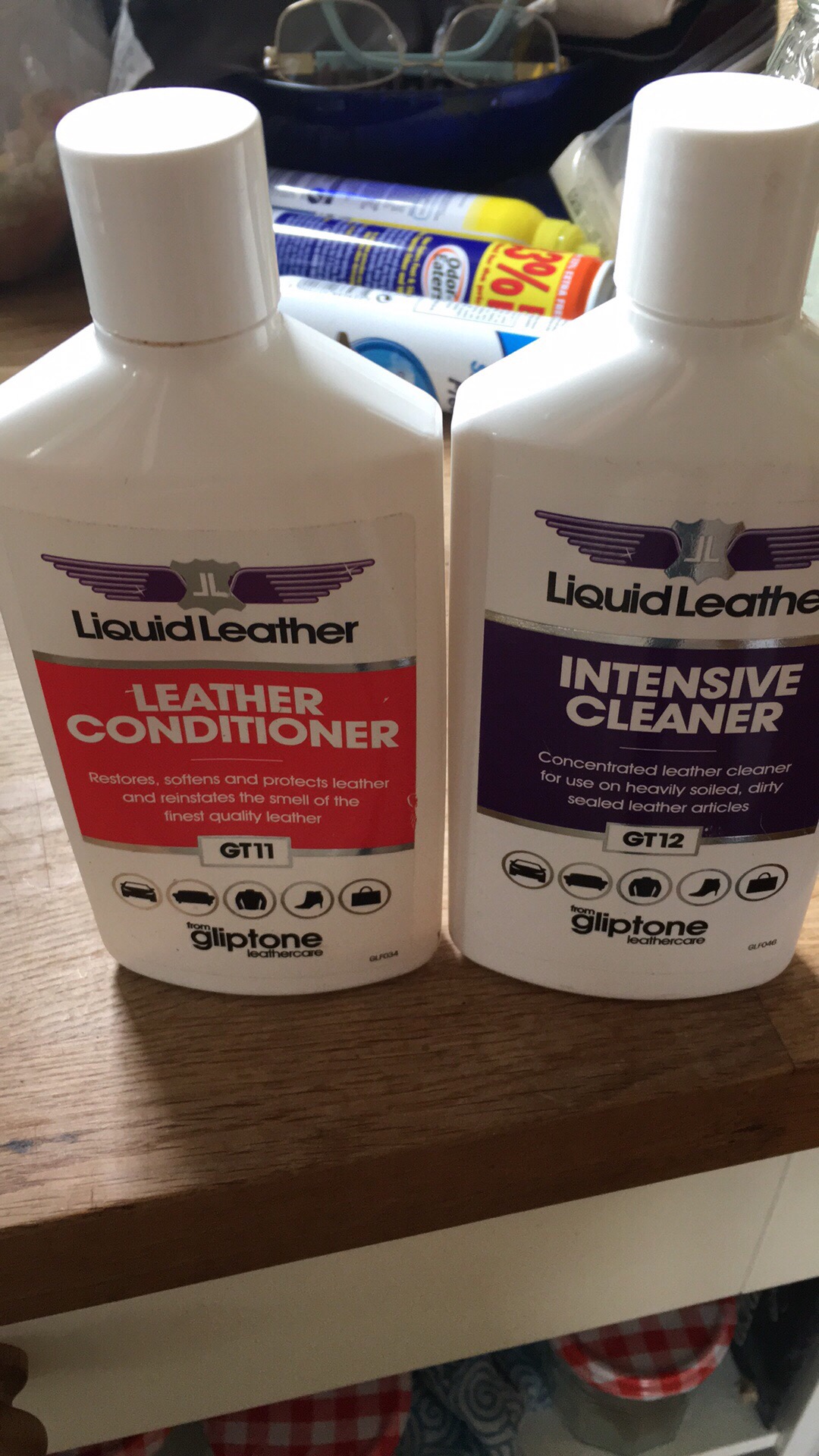 Which is the Best Leather Finish? Testing Waterproofing Capacity of Five  Brands – Saluki Feathers