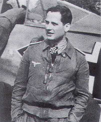 Aircrew-Luftwaffe-pilot-JG26-Gerhard-Schopfel-France-1942-01.jpg
