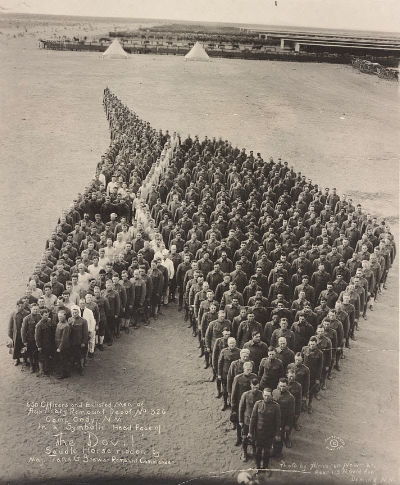 american-soldiers-paying-tribute-to-horses-wwi.jpg
