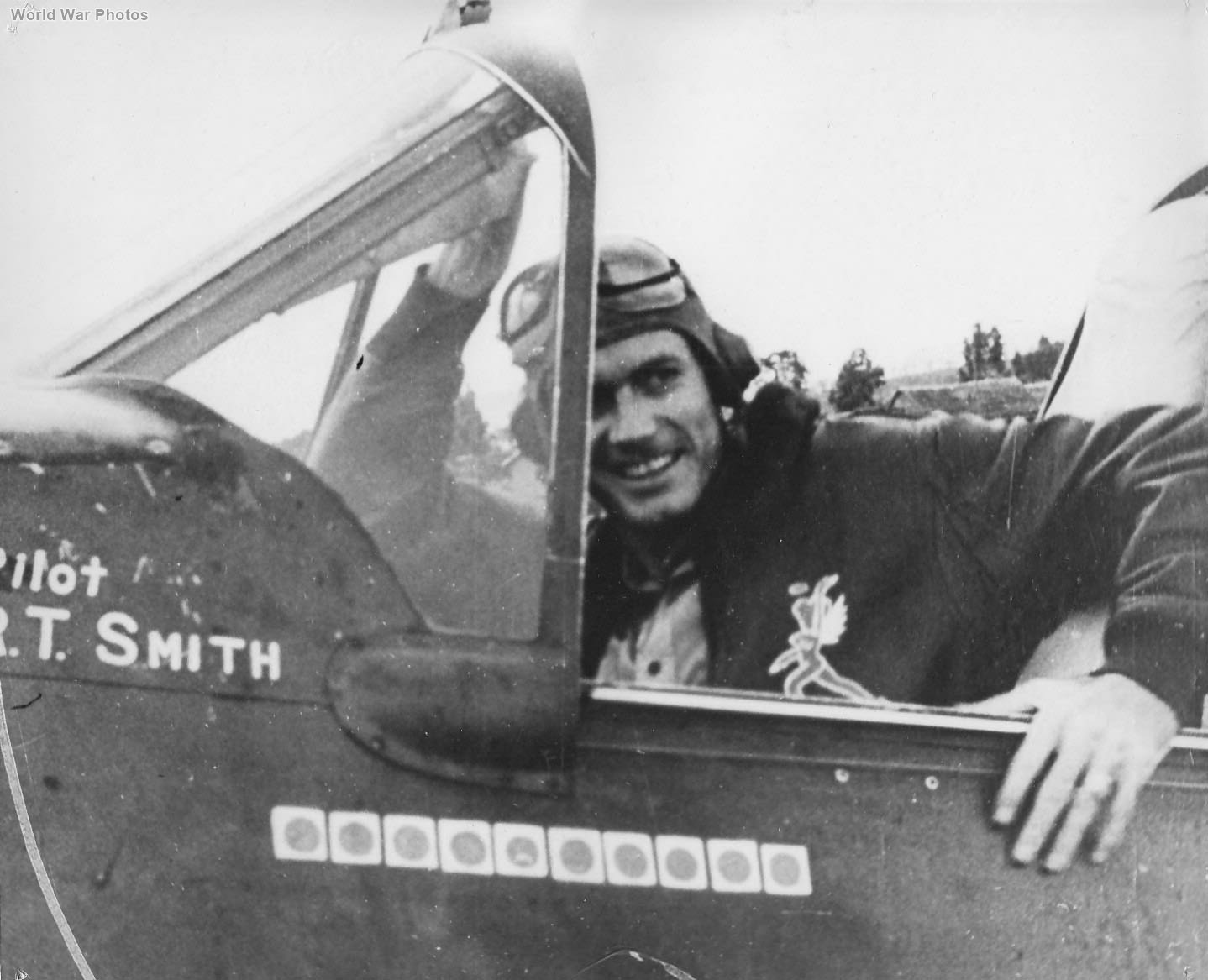 AVG_P-40_Smith_1942.jpg
