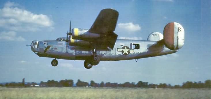 B-24_Liberator_color_england.jpg