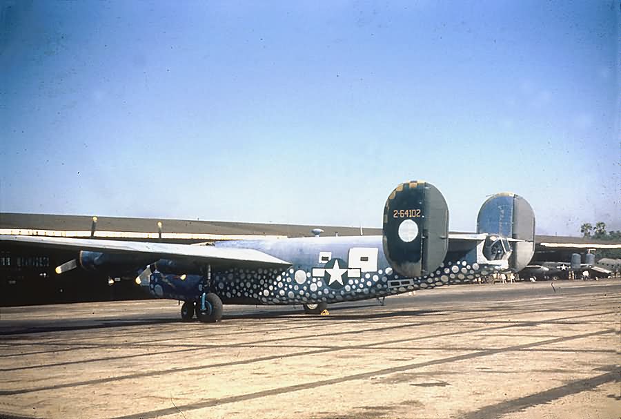 B-24_Liberator_in_color.jpg