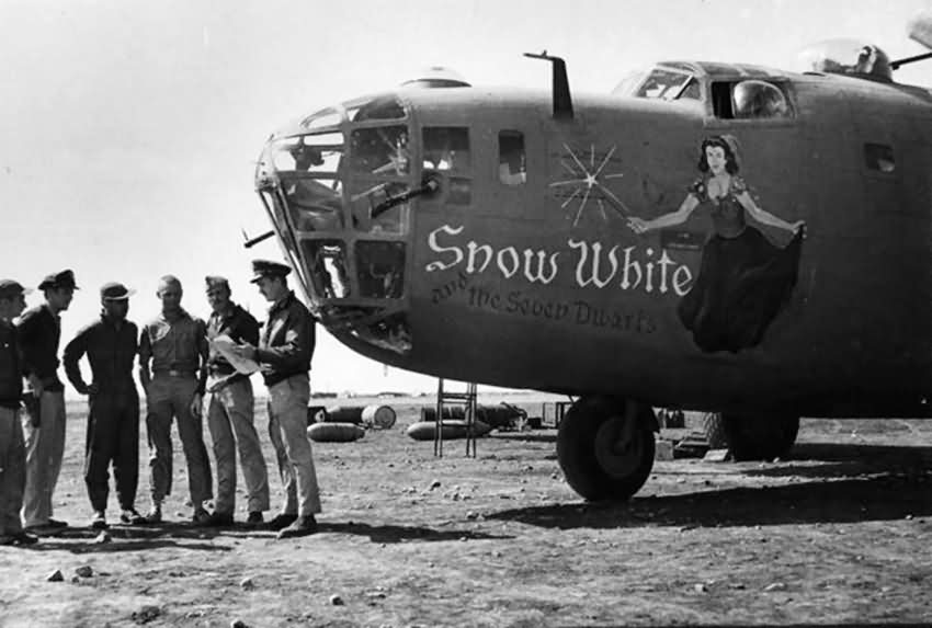 B-24D_42-40364_Snow_White.jpg