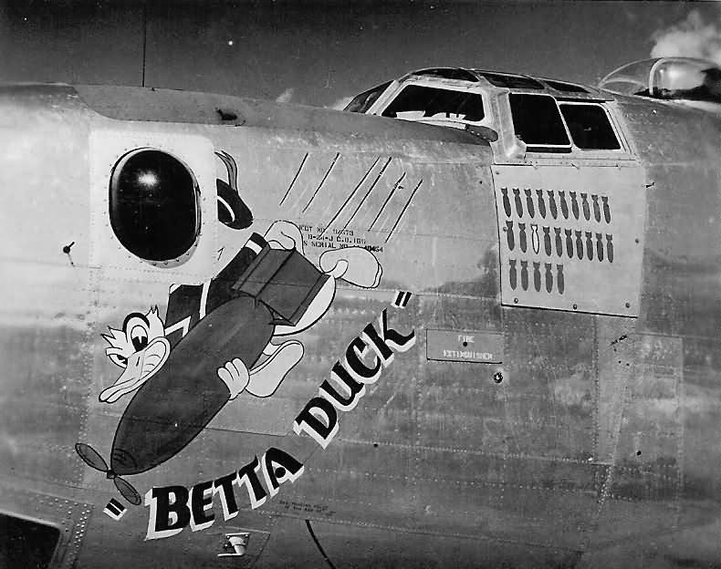 B-24J_44-40454_Betta_Duck_nose_art.jpg
