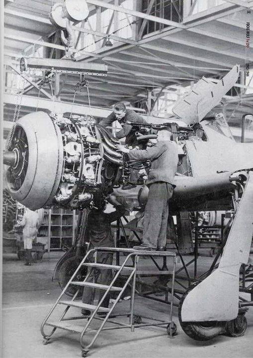 BMW 801 engine being fitted to a Focke-Wulf Fw-190.jpg