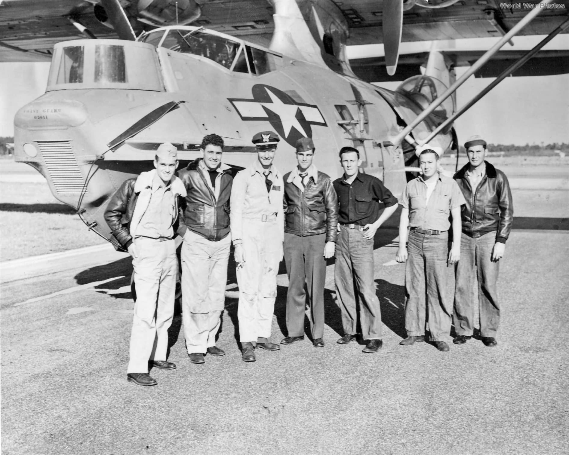 Crew_of_VP-6_pictured_in_front_of_a_PBY_December_20_1944.jpg