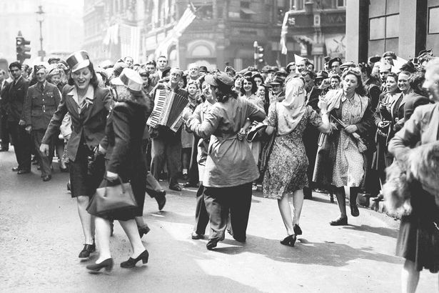 Dancing-in-a-London-street-on-VE-Day-the-end-of-WW2-in-Europe-1945.jpg