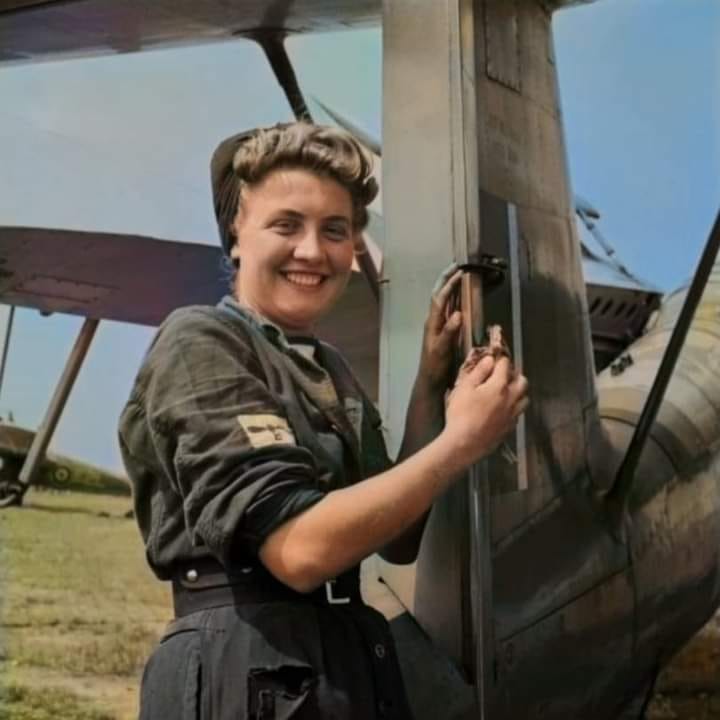 Eighteen year old air mechanic Eleanor Wilson of the Women's Royal Naval Service (WRNS) prepar...jpg