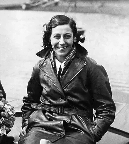 english-aviator-amy-johnson-first-female-pilot-21744988.jpg~2.jpg