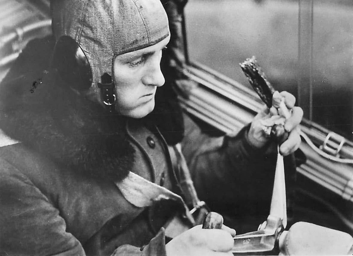German_pilot_eats_pemmican_sausage_in_Bf_110_cockpit_40~2.jpg