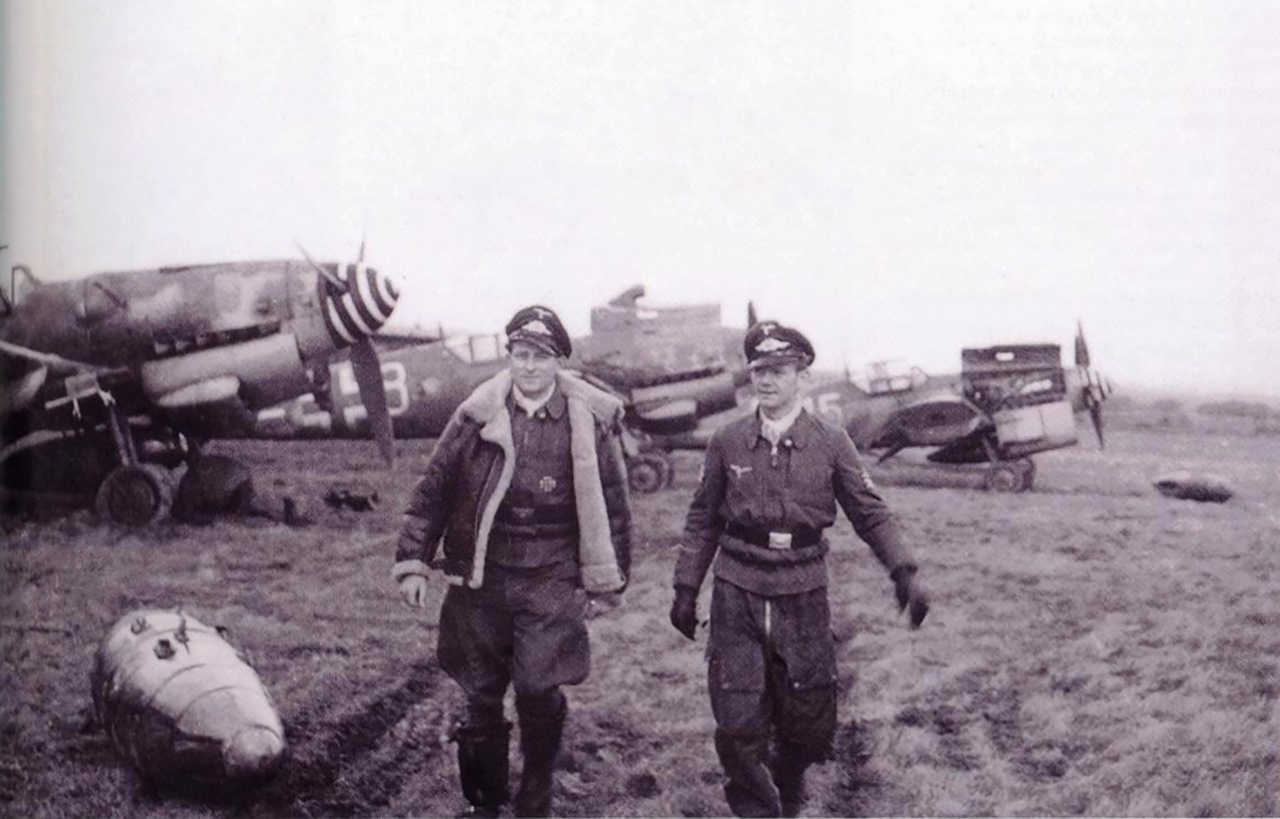 me Bf 109G6 4.JG27 Alfred Muller Hans Eberhard Blume 1944 01..jpg