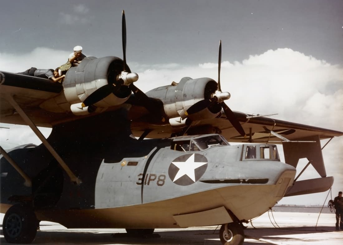 PBY-5A_VP-31_at_an_East_Coast_1942~2.jpg