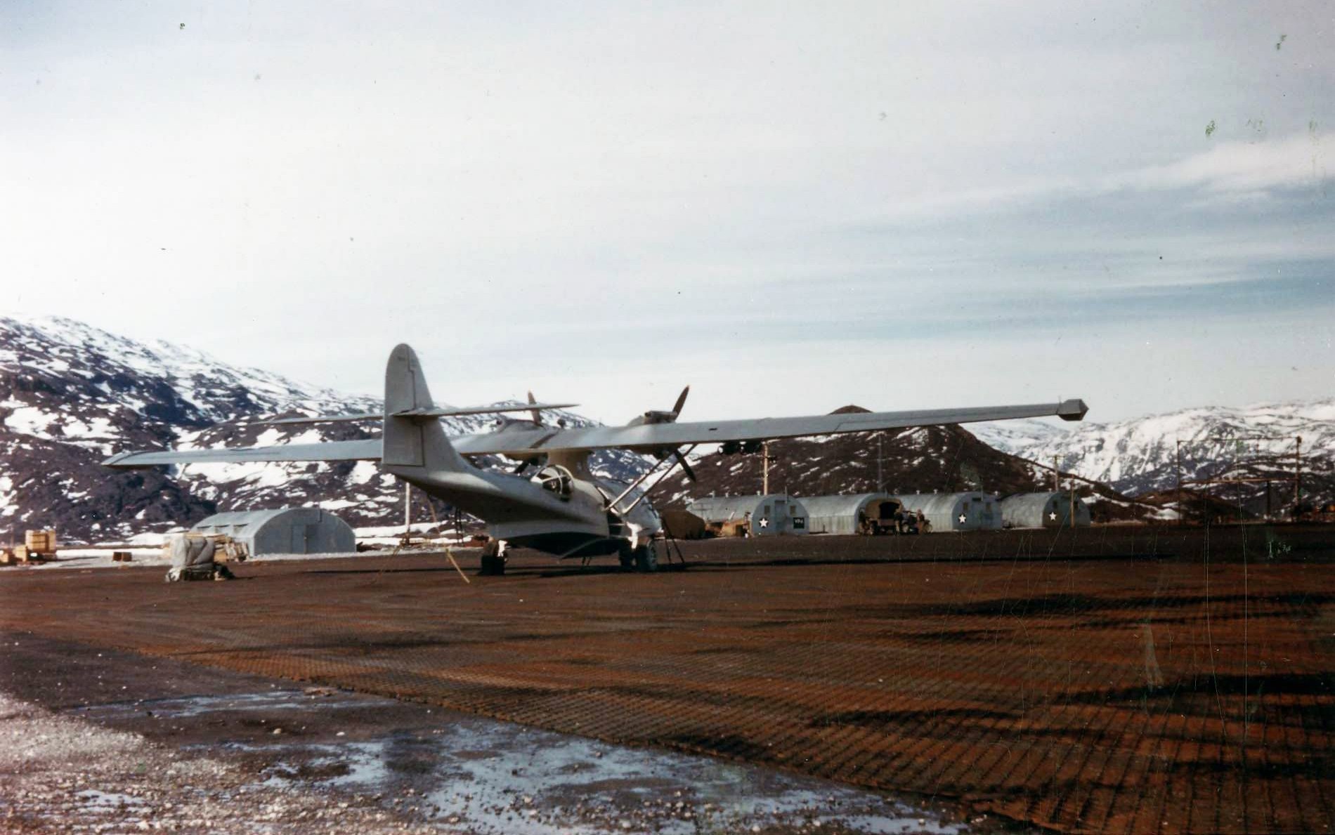 PBY-5A_VP-6_on_Marston_matting_at_Narsarssuak_Greenland_1943~2.jpg