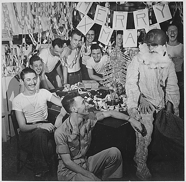 Personnel-of-USS-LEXINGTON-celebrate-Christmas-12.1944.gif