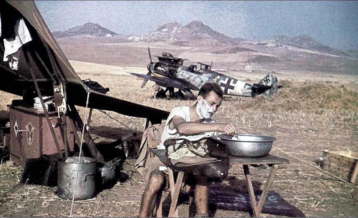 shaving  italy 1943.jpg