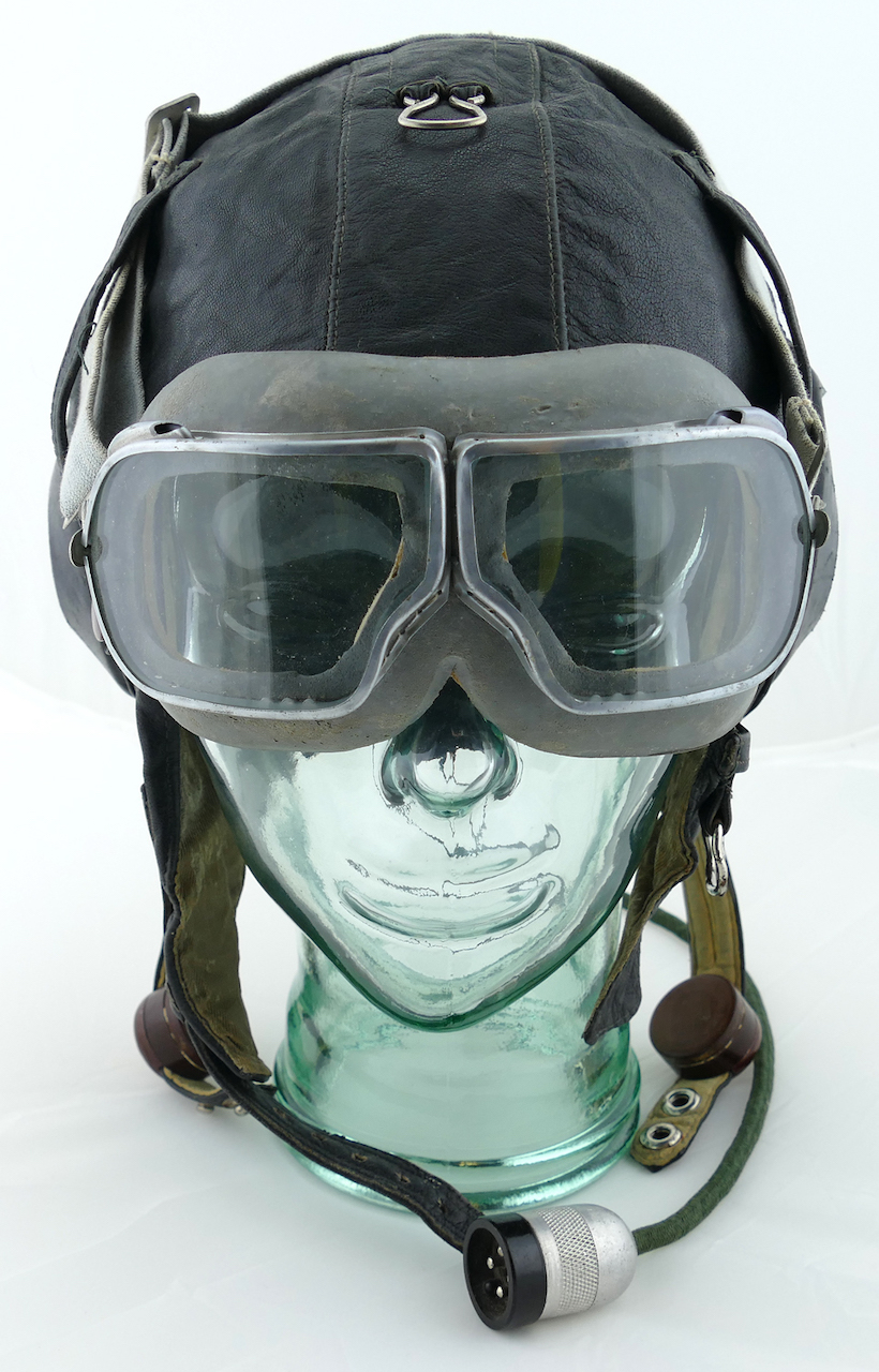 soviet_WWII_leather_flight_helmet_with_goggles.jpg