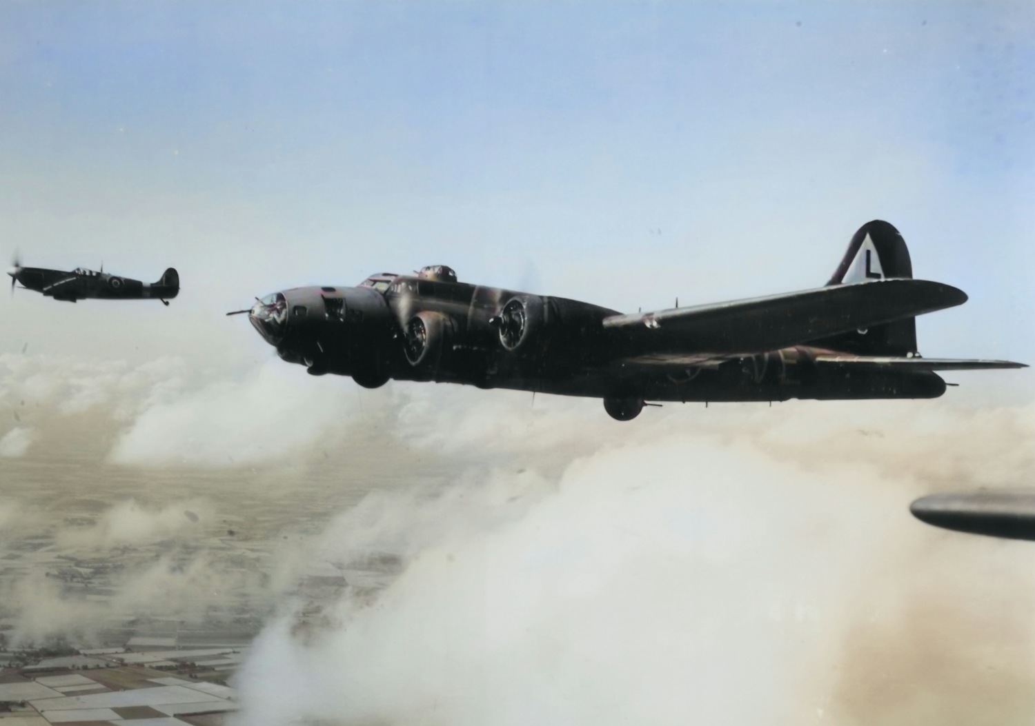Spitfire escorting a B-17.jpg
