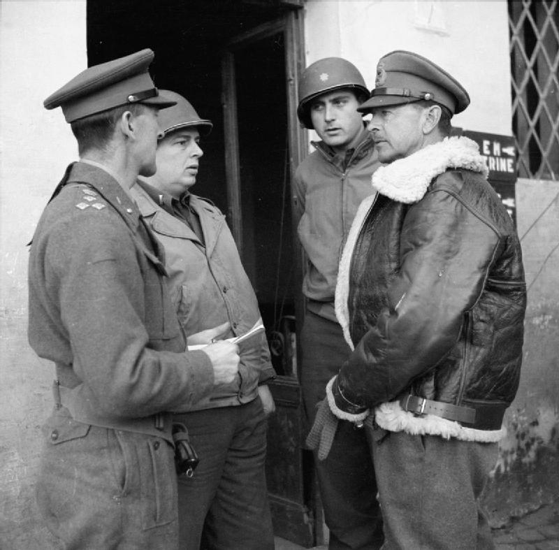 The_British_Army_in_Italy_1944_NA11881.jpg