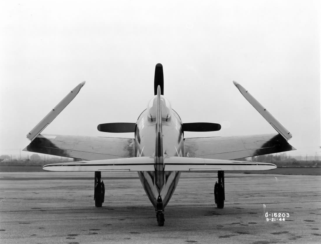 XF8F-1_21sep44_4~2.jpg